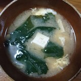 ほうれん草と豆腐の卵とじ味噌汁